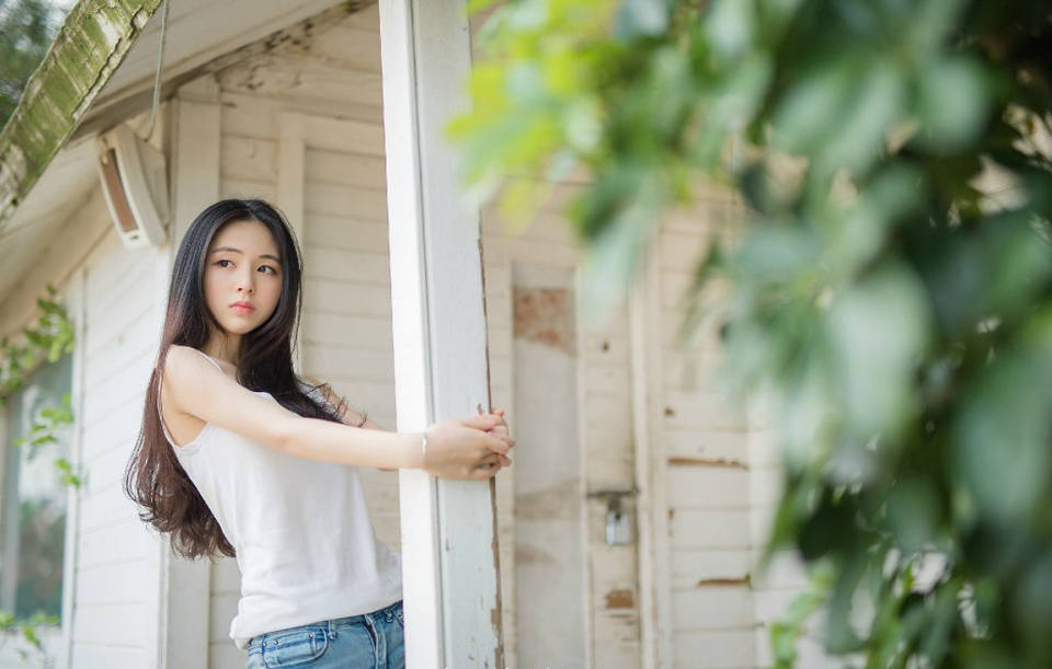 “实不相瞒，成都的许多事情，在下已有所耳闻，不止在下，我主吕布亦是十分关注此事。”庞统微笑道。